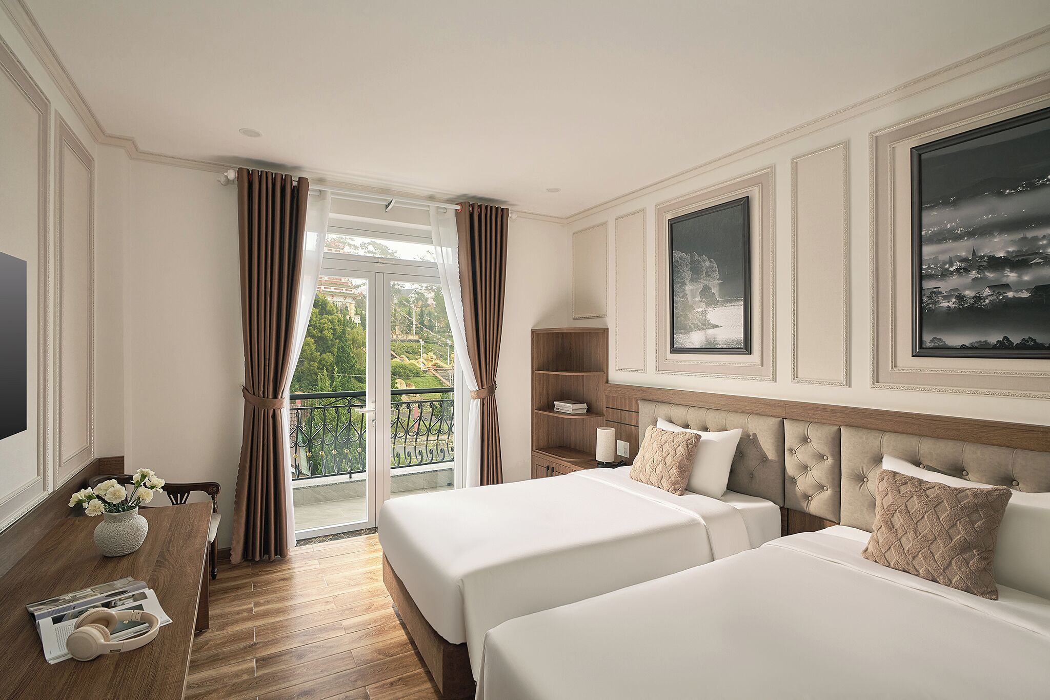 Junior Double or Twin Room, Balcony, City View