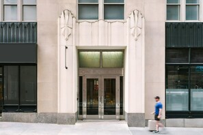 تفاصيل الفندق من الخارج