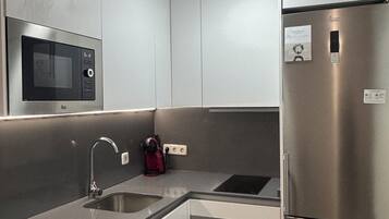 Apartamento básico, balcón, vistas al patio | Cocina privada