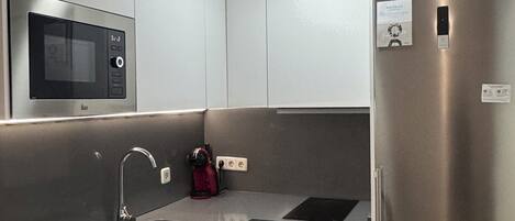 Appartement, balcon, vue cour intérieure | Cuisine privée