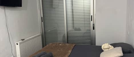 ベーシック アパートメント バルコニー コートヤードビュー | WiFi (無料)