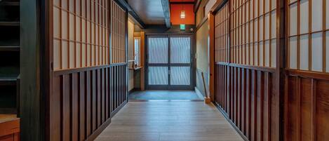 Maison, vue sur le jardin | Intérieur