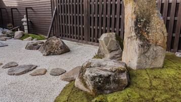 Hus - utsikt mot trädgården | Boendeområde