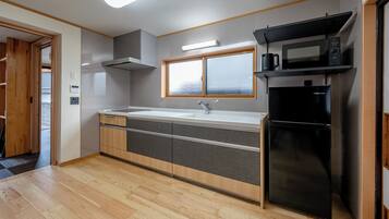 Casa, vista giardino | Cucina privata