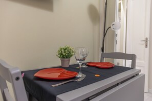 Dining - Cozy studio apartment within walking distance of downtown Como. (Como)