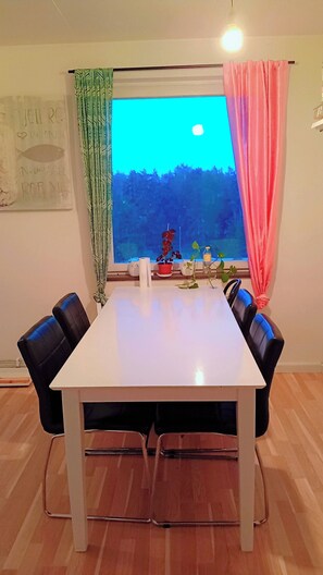 Dining room - Room-charming Apartment With Private Ent (Uppsala)