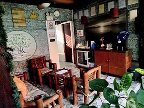 ฝ่ายต้อนรับ