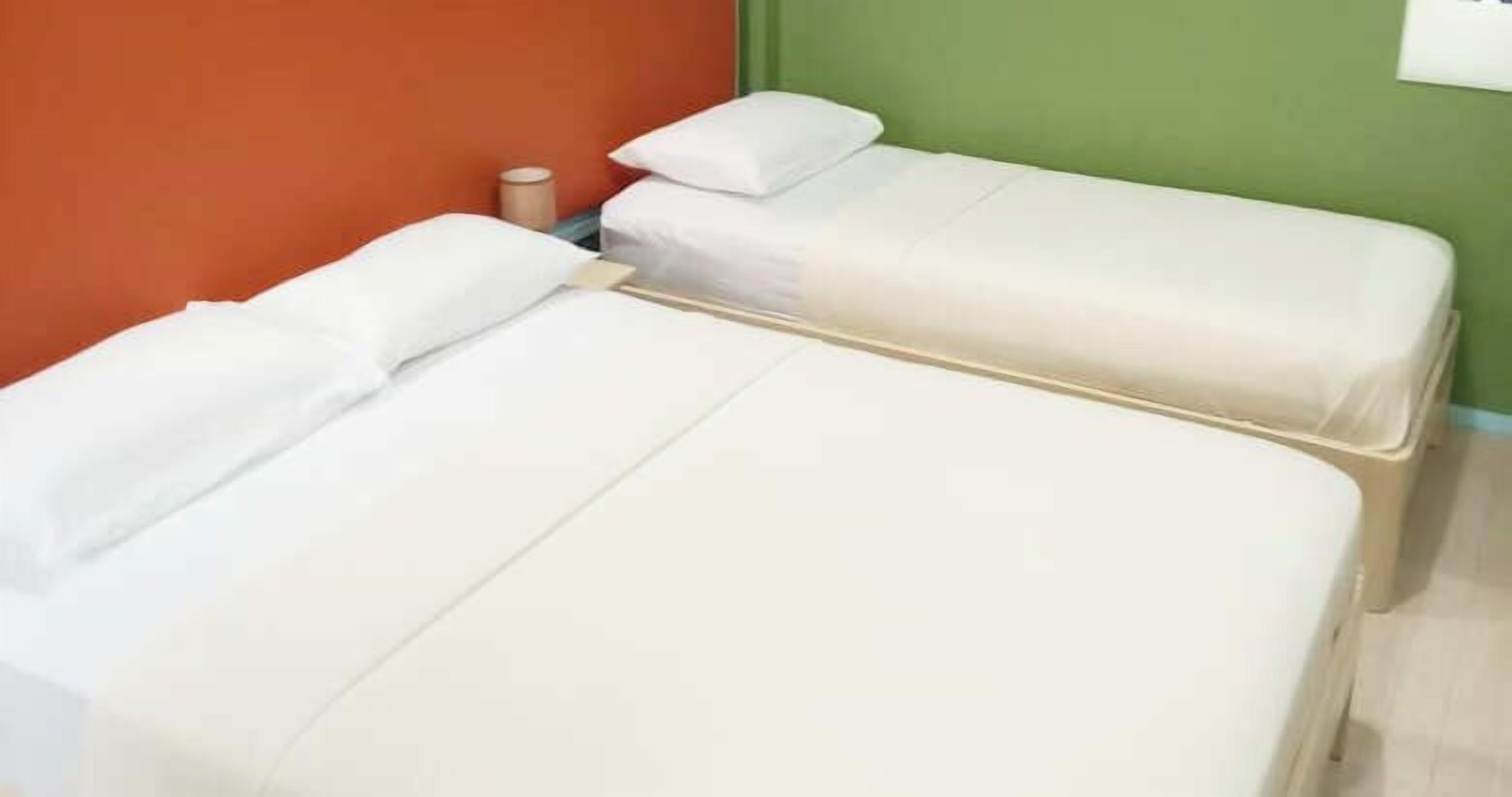 Deluxe Triple Room | Free WiFi, bed sheets