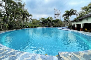 2 piscinas externas