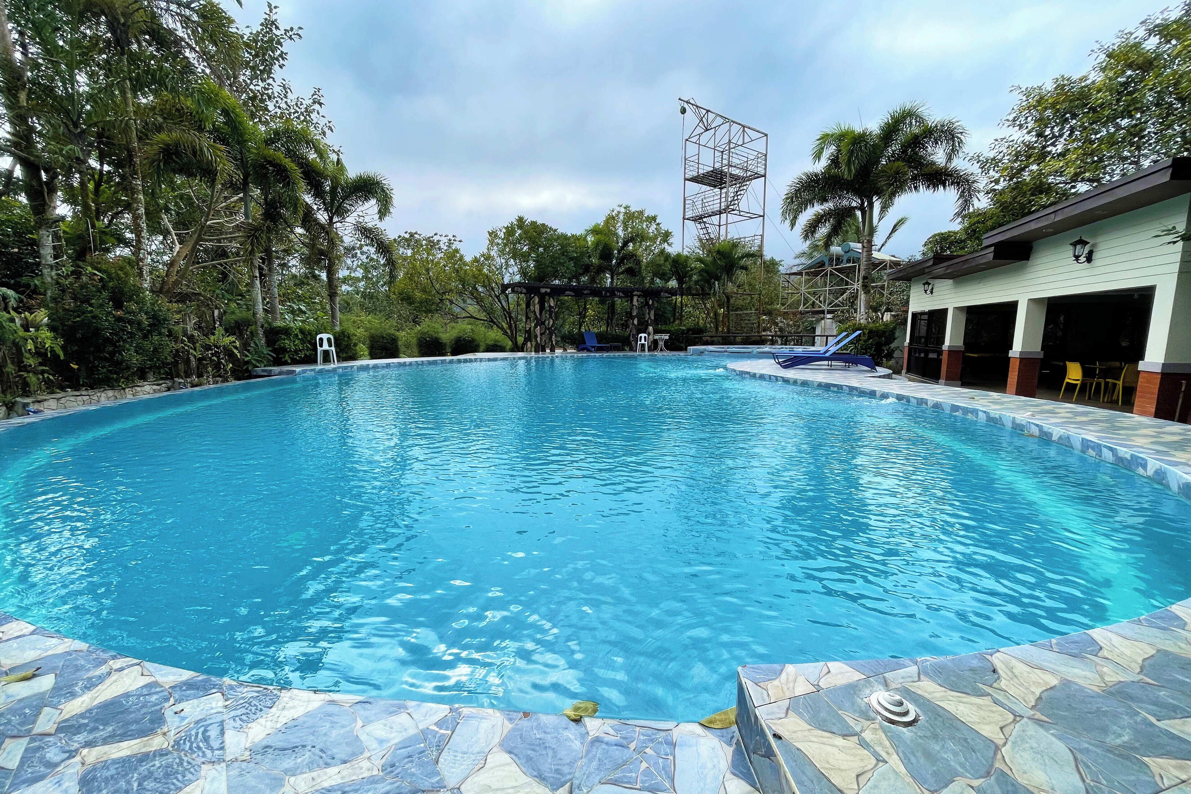 2 albercas al aire libre 