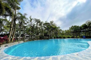 2 piscine all'aperto
