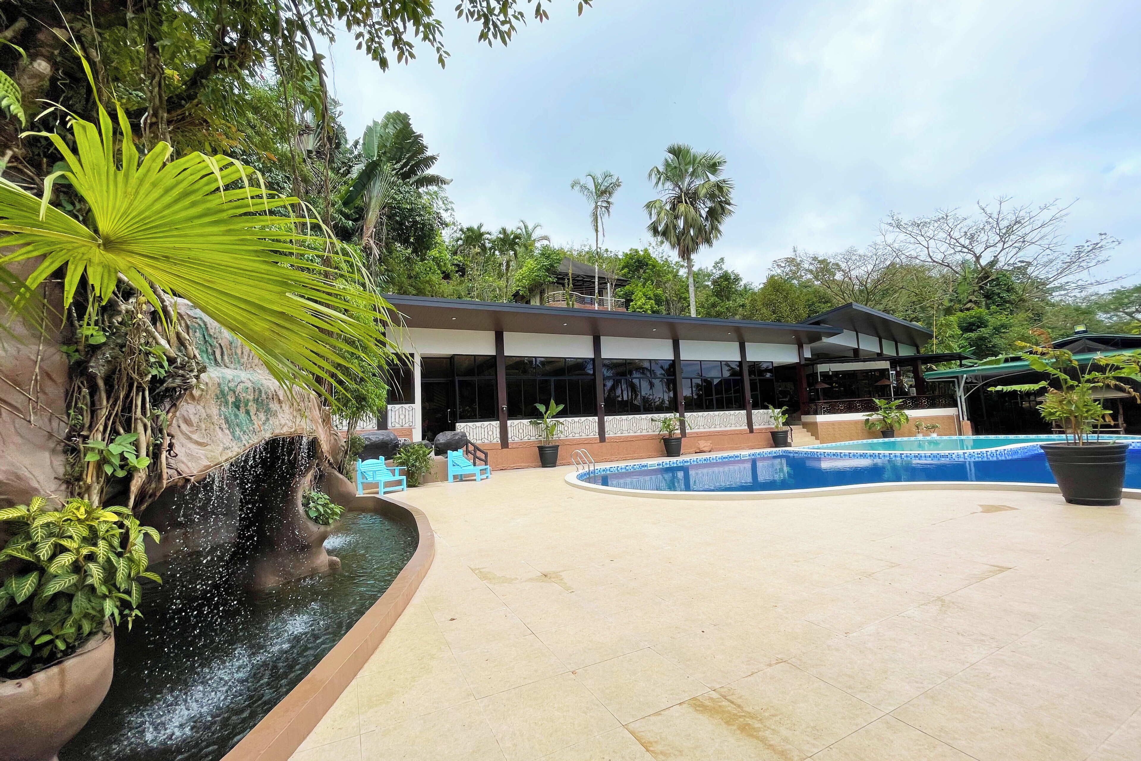 2 utendørsbassenger