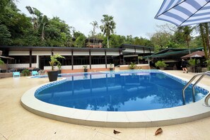 2 outdoor pools - Kamayan sa Palaisdaan Hotel and Resort Quezon (Tayabas City)