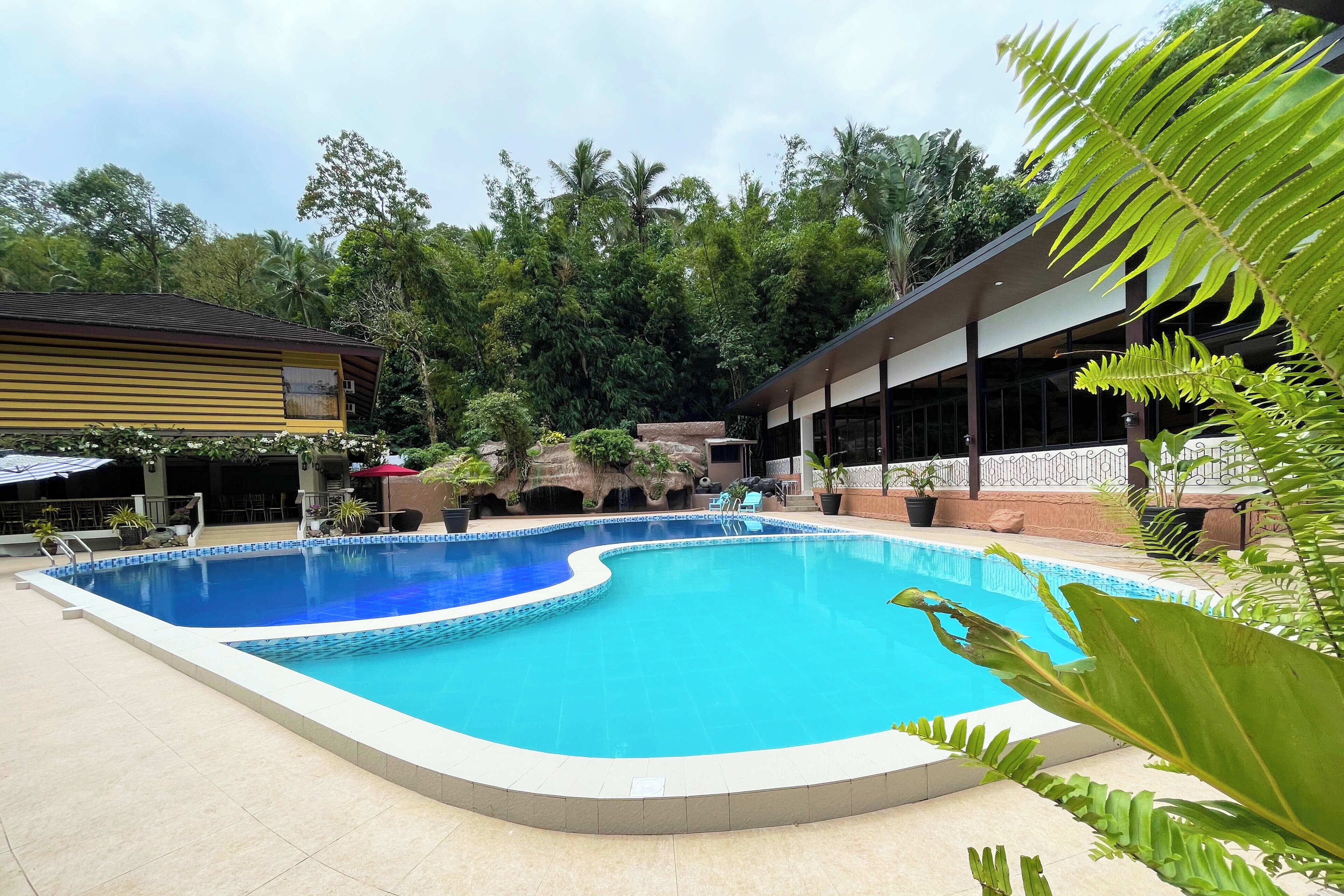 2 piscinas al aire libre