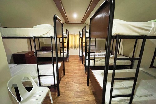 Kamayan sa Palaisdaan Hotel and Resort Quezon