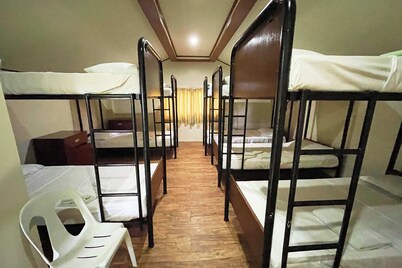 Kamayan sa Palaisdaan Hotel and Resort Quezon