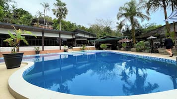 2 piscine all'aperto