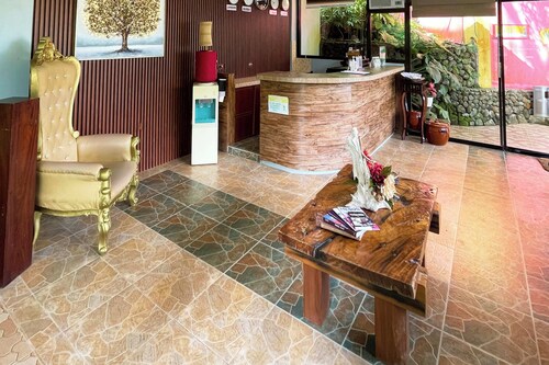 Kamayan sa Palaisdaan Hotel and Resort Quezon