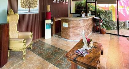 Kamayan sa Palaisdaan Hotel and Resort Quezon