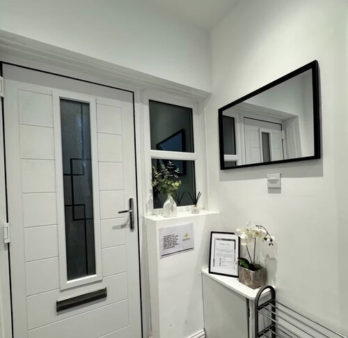 Contractor/Corporate-Friendly Home | Sleeps 6 | Long Stays