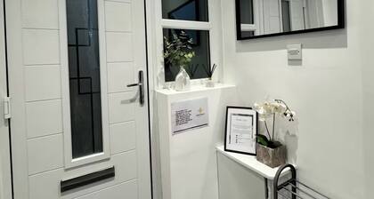 Contractor/Corporate-Friendly Home | Sleeps 6 | Long Stays