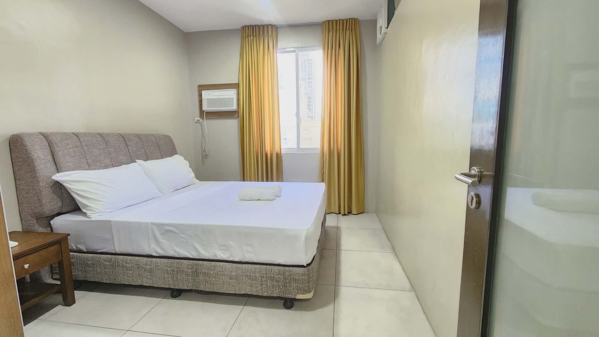 Superior Suite Room | Desk, laptop workspace, free WiFi, bed sheets
