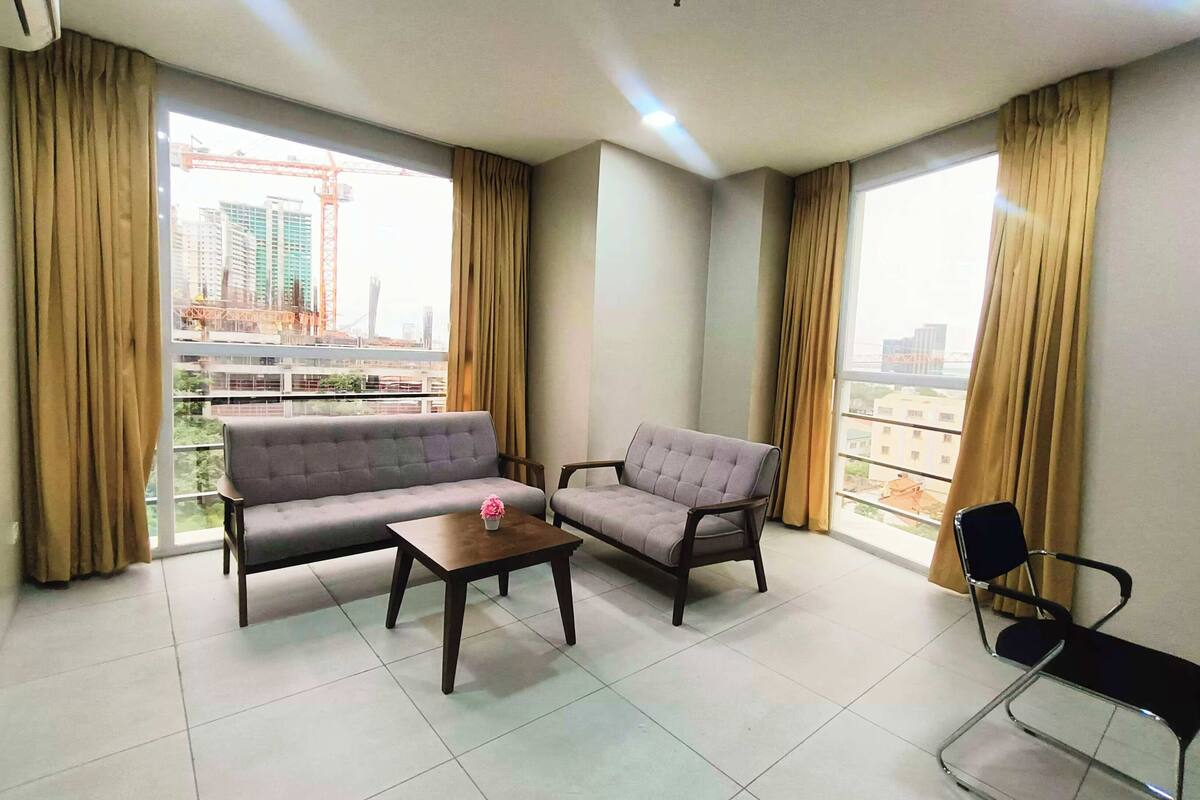 Svit Standard | Vardagsrum | 32-tums platt-tv med kabelkanaler