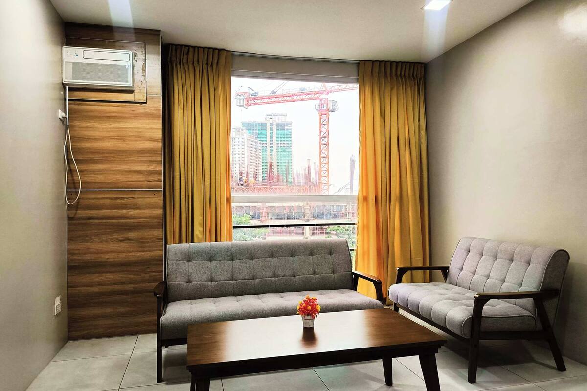 32-tums platt-tv med kabelkanaler