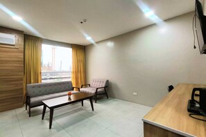 Premier Suite, City View - LTG Grand Hotel Cebu (Cebu City)