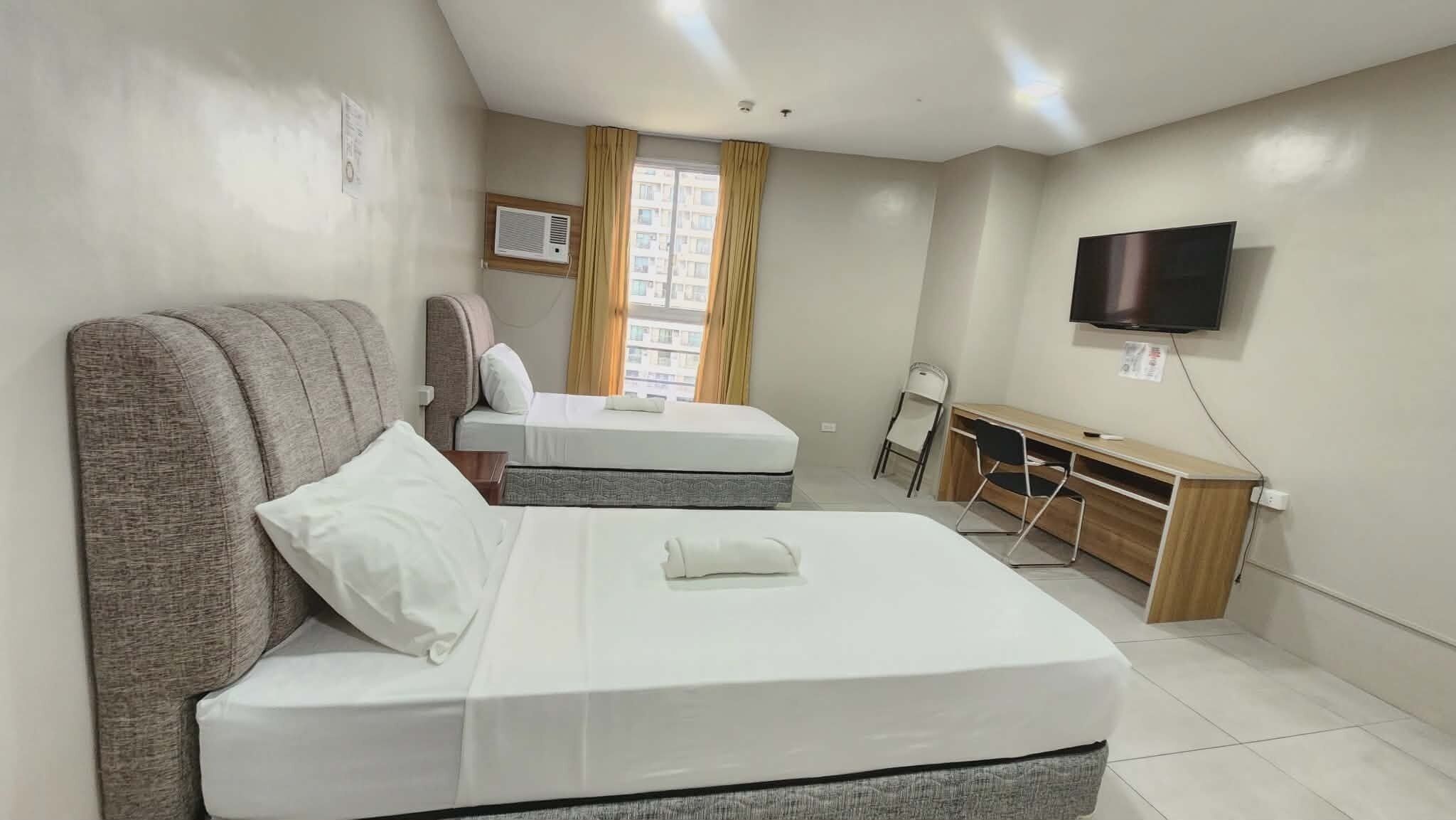 Deluxe Studio Room | Desk, laptop workspace, free WiFi, bed sheets