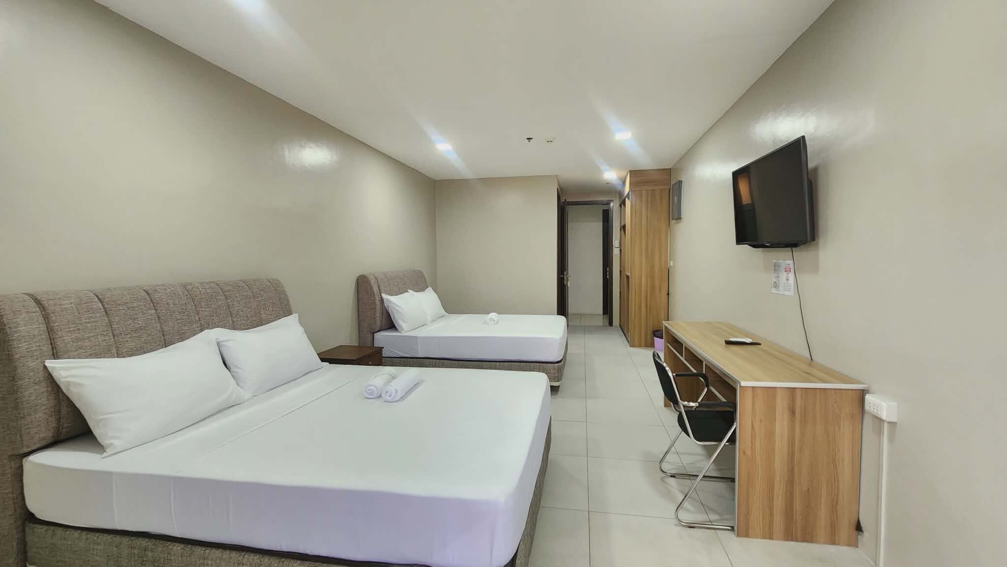 Superior Studio Room | Desk, laptop workspace, free WiFi, bed sheets