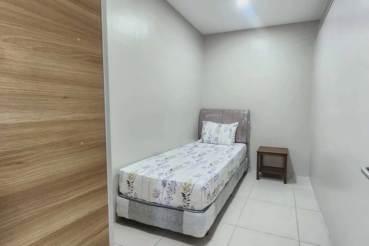 Two Bedroom Suite | Desk, laptop workspace, free WiFi, bed sheets