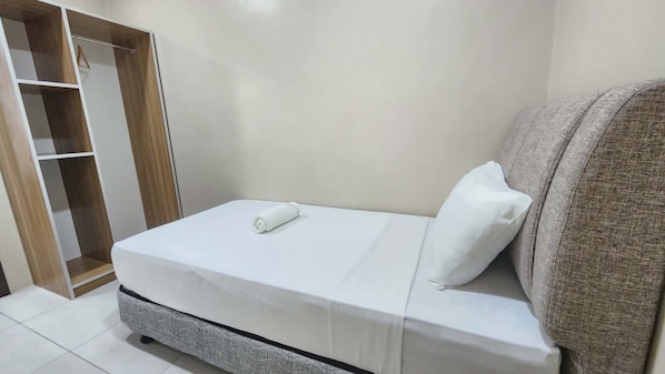 Deluxe Suite Room | Desk, laptop workspace, free WiFi, bed sheets
