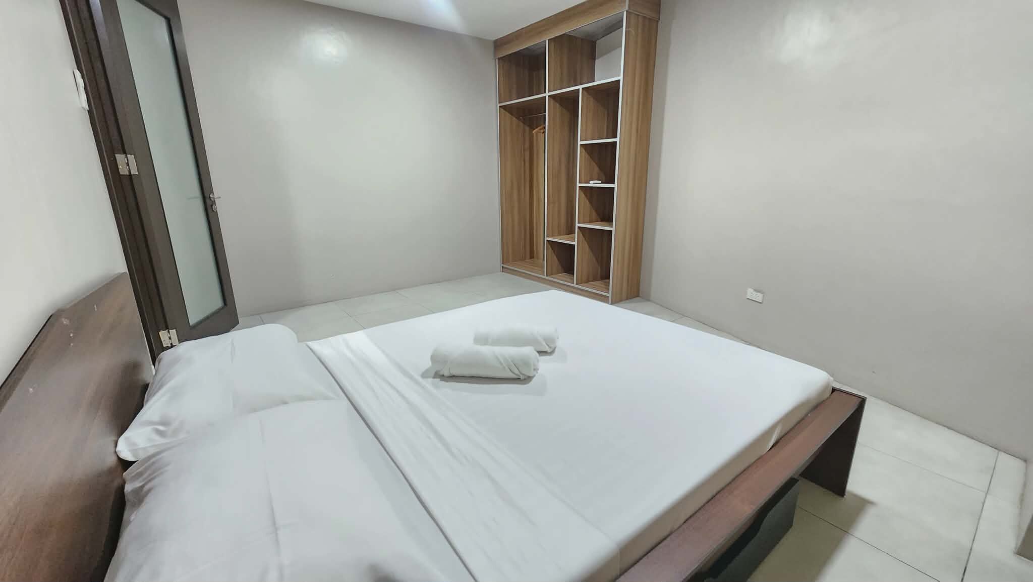 Deluxe Queen Suite | Desk, laptop workspace, free WiFi, bed sheets