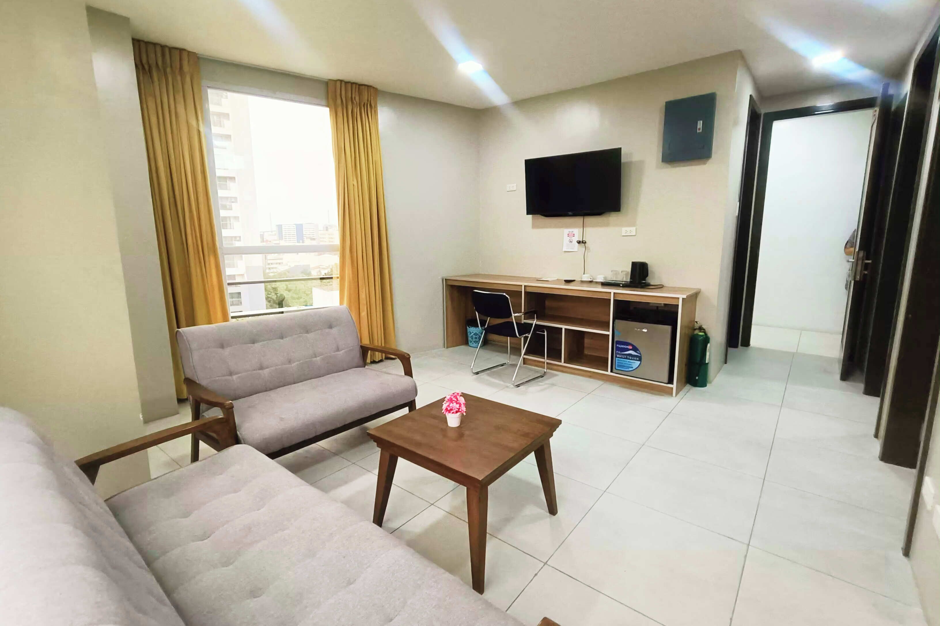 Premier Room, 2 Bedrooms | Living area