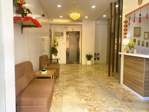 Quầy tiếp tân