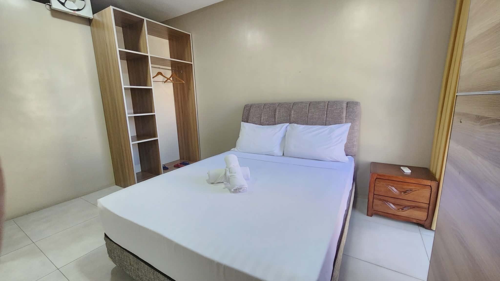 Deluxe Suite Room | Desk, laptop workspace, free WiFi, bed sheets