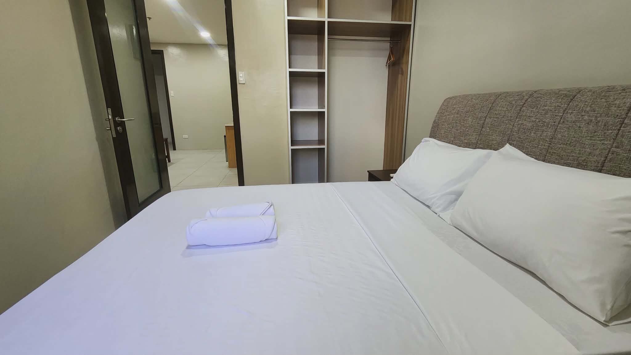 Superior Suite Room | Desk, laptop workspace, free WiFi, bed sheets