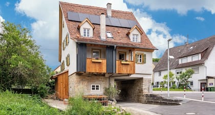 Ferienhaus im Jagsttal: Gerbertor – Urlaub im Denkmal mit Wiese und Bachlauf