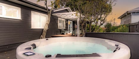 Bain à remous extérieur