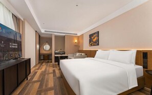 Luxury Double Room, City View - Lizhi Hotel Qingdao May Fourth Square (Qingdao)