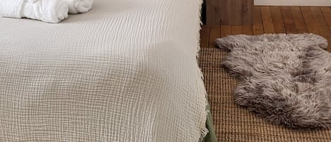 3 bedrooms, desk, iron/ironing board, travel cot