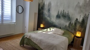 3 bedrooms, desk, iron/ironing board, travel cot - House 4-6 pers • Lake & town center 300 m away - Linen included (Gérardmer)