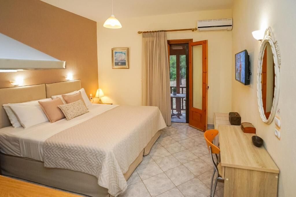 Economy Double Room, Garden View