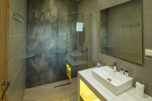 Junior Suite, Sea View | Bathroom - Forest Resort Suites Skiathos (Skiathos)