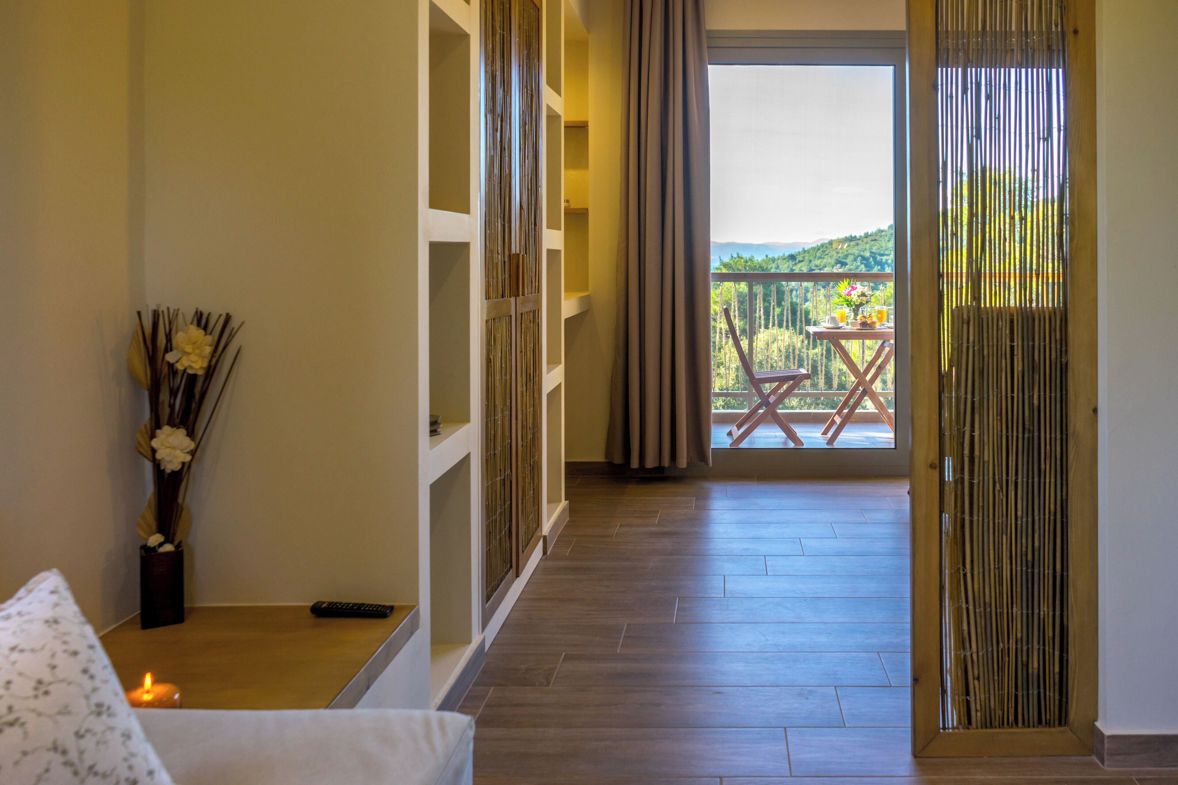 Suíte standard, sacada, vista para o mar | Cofres nos quartos, quartos à prova de som