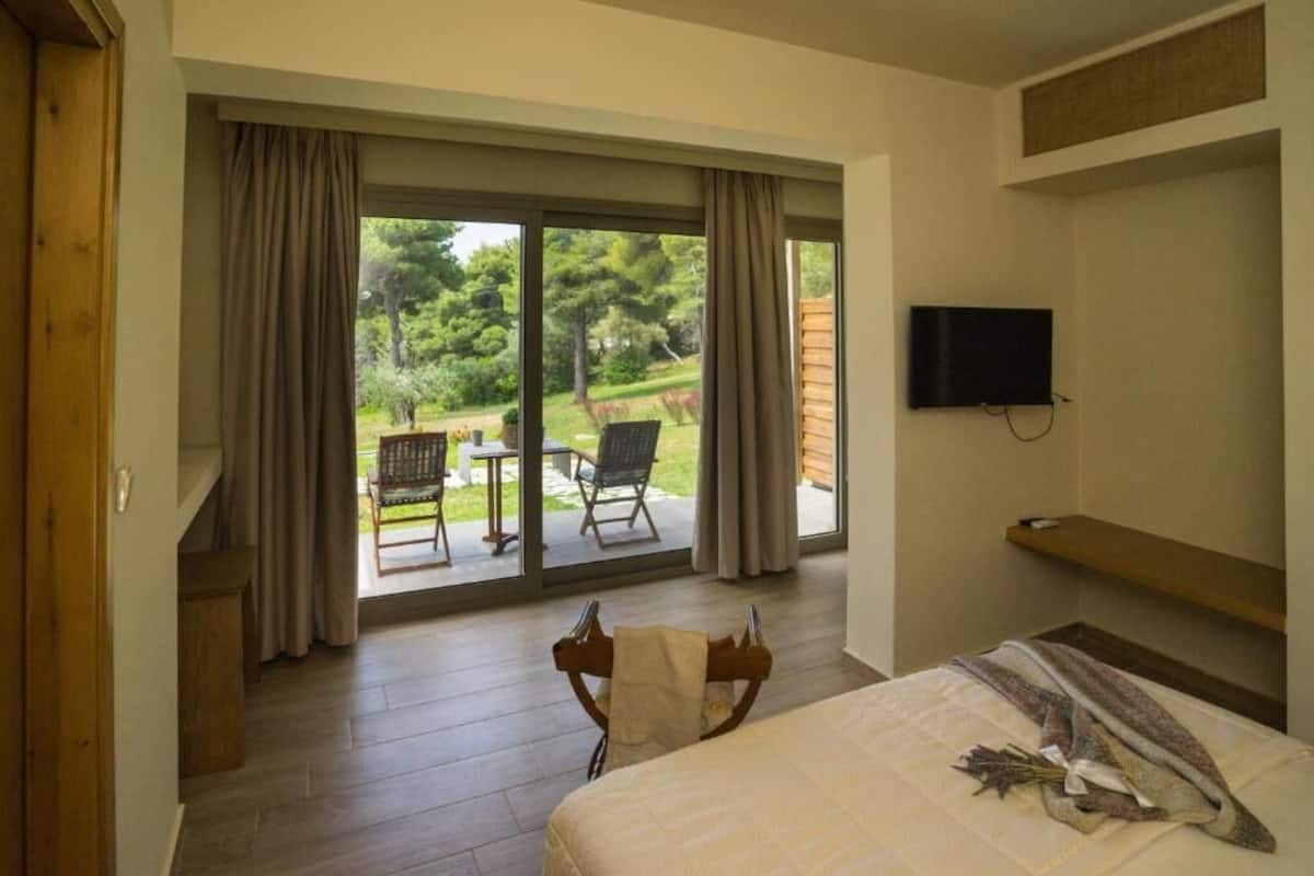 Junior Suite, Sea View | In-room safe, soundproofing, iron/ironing board