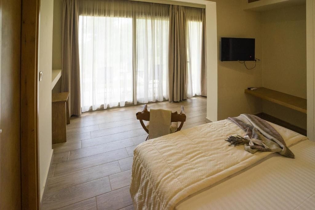 Junior Suite, Sea View | In-room safe, soundproofing, iron/ironing board