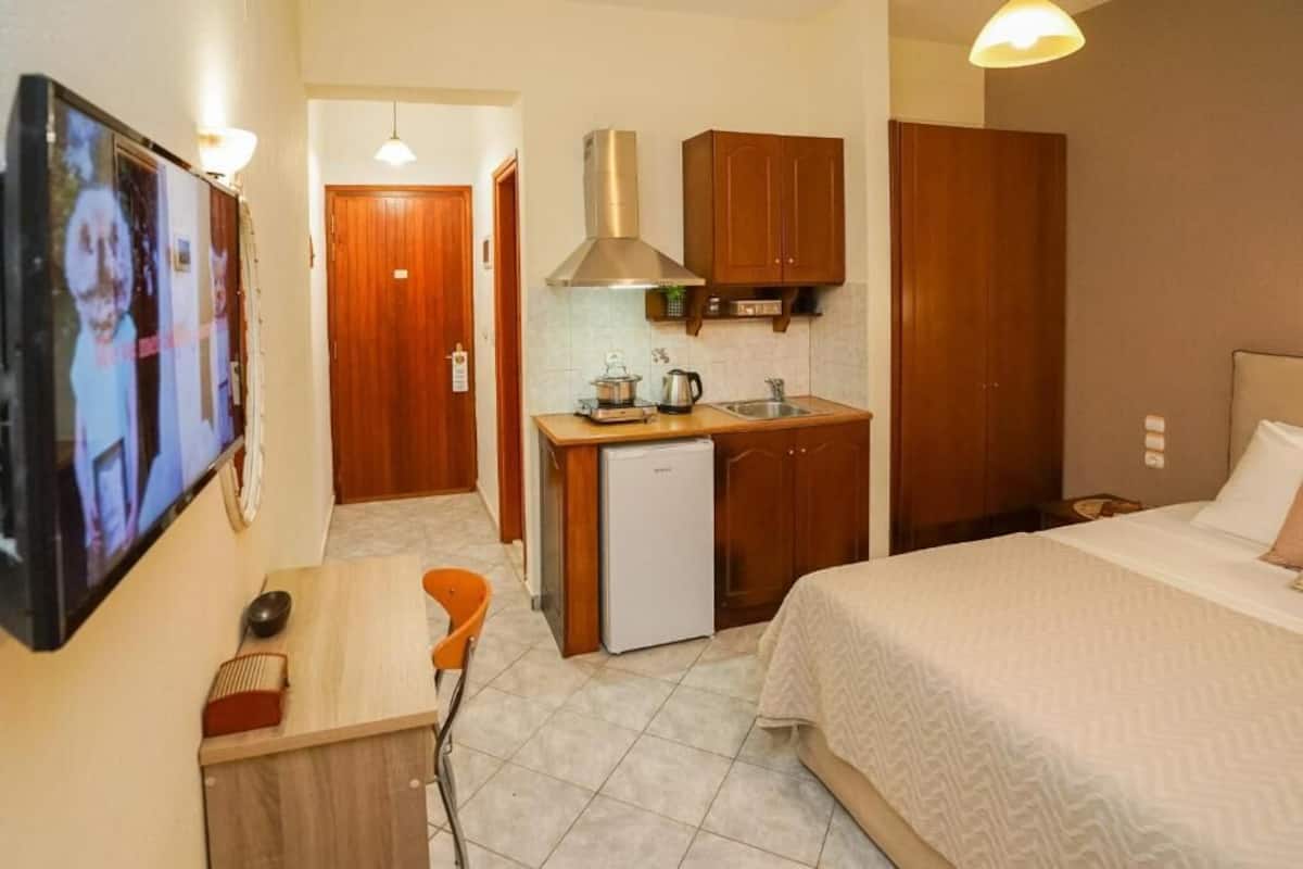 Economy Double Room, Garden View | In-room safe, soundproofing, iron/ironing board