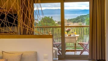 Junior Suite, Balcony, Sea View | Living area